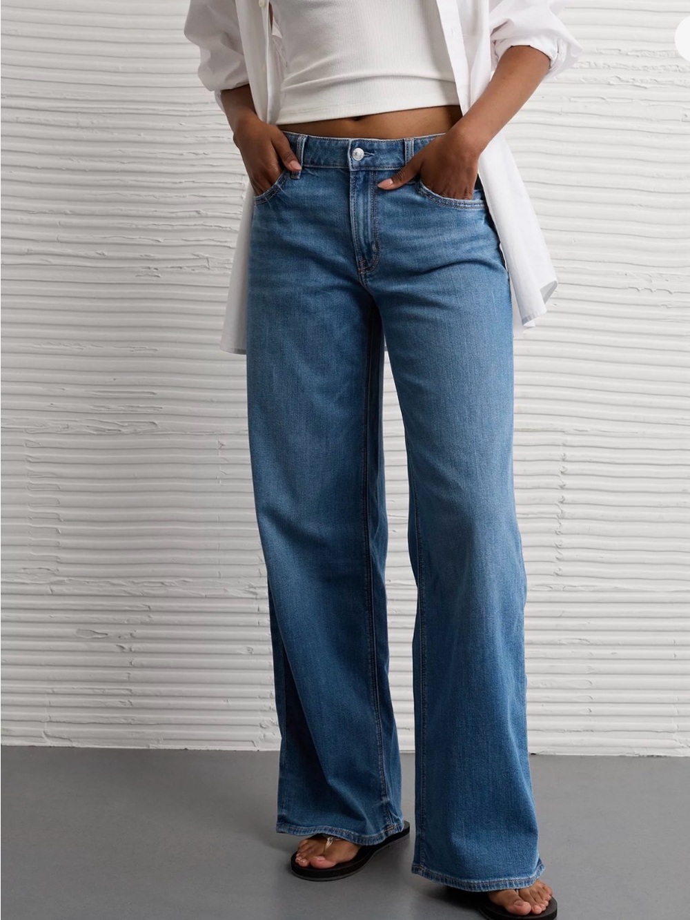 Wide Leg Women Jeans in Medium Blue - Classic High-Rise Style